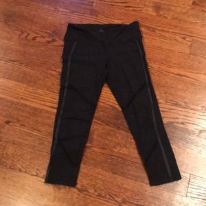 Alo yoga Capri leggings black xs sheer detail
